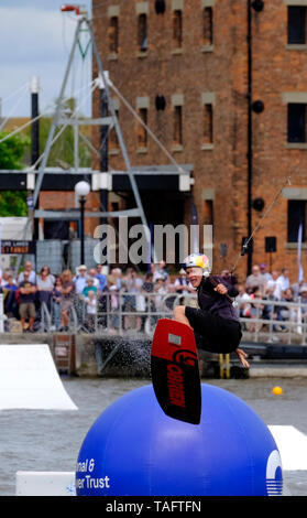 Gloucester, Gloucestershire, Royaume-Uni, 25 mai 2019. Le 10e festival des Grands Voiliers de Gloucester commence aujourd'hui. annoncée comme une journée remplie de plaisir pour toute la famille. Le Harbourside est pleine d'artistes, chanteurs de marin, historique de reconstitution historique et bien sûr, les pirates. Les vraies stars sont bien sûr les grands voiliers, ainsi appelé en raison de leur gréement traditionnel. Crédit : Mr Standfast/Alamy Live News Banque D'Images