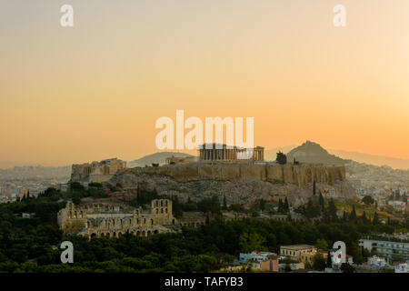 Acropole d'Athènes avec le Parthénon temple pendant le lever du soleil, Athènes, Grèce Banque D'Images
