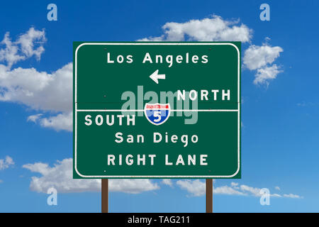 Los Angeles et San Diego road panneau vert pour l'autoroute 5 en Californie Banque D'Images