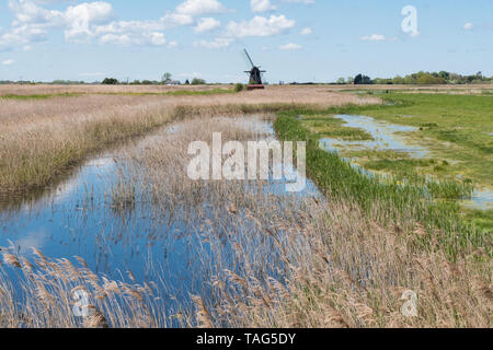 Moulin à Vent Herringfleet un smock mill à Herringfleet, Suffolk, Angleterre, RU Banque D'Images