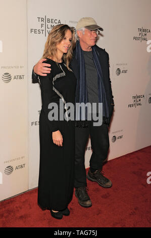 NEW YORK, NY - 03 MAI : Alejandra Silva et Richard Gere assister à la "Il faut un fou' première mondiale au cours de la 2019 Tribeca Film Festival au CCMB T Banque D'Images