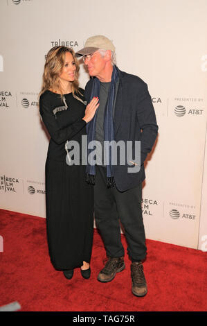 NEW YORK, NY - 03 MAI : Alejandra Silva et Richard Gere assister à la "Il faut un fou' première mondiale au cours de la 2019 Tribeca Film Festival au CCMB T Banque D'Images