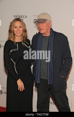 NEW YORK, NY - 03 MAI : Alejandra Silva et Richard Gere assister à la "Il faut un fou' première mondiale au cours de la 2019 Tribeca Film Festival au CCMB T Banque D'Images