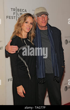 NEW YORK, NY - 03 MAI : Alejandra Silva et Richard Gere assister à la "Il faut un fou' première mondiale au cours de la 2019 Tribeca Film Festival au CCMB T Banque D'Images
