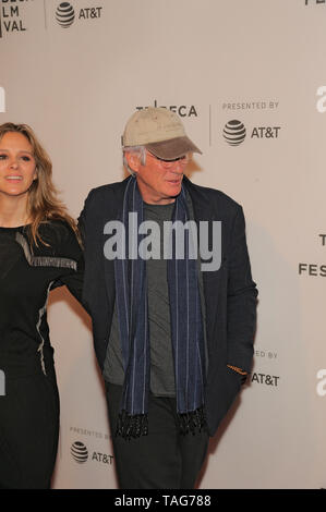 NEW YORK, NY - 03 MAI : Alejandra Silva et Richard Gere assister à la "Il faut un fou' première mondiale au cours de la 2019 Tribeca Film Festival au CCMB T Banque D'Images