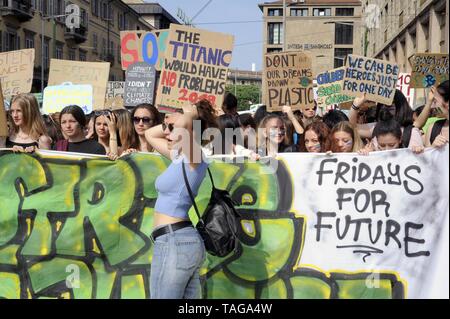 Milan (Italie), 24 mai 2019, 'Global Strike pour Avenir" les jeunes et manifestation des étudiants pour protester contre le changement climatique et le réchauffement de la Banque D'Images