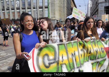 Milan (Italie), 24 mai 2019, 'Global Strike pour Avenir" les jeunes et manifestation des étudiants pour protester contre le changement climatique et le réchauffement de la Banque D'Images