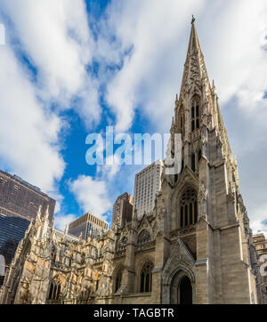 La Cathédrale St Patrick l'un des principaux l'un des principaux sites touristiques de Manhattan à New York États-Unis Banque D'Images