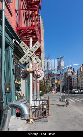 Les rues de Soho l'un des principaux sites touristiques de Manhattan à New York États-Unis Banque D'Images
