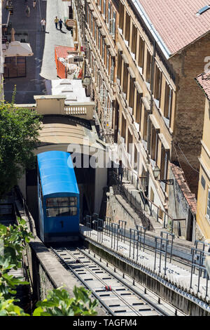 ZAGREB, CROATIE - septembre 6, 2015 : le funiculaire de Zagreb est l'une des nombreuses attractions touristiques de Zagreb, Croatie. Il est l'un des plus brefs funiculaires Banque D'Images