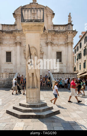 DUBROVNIK, CROATIE - août 13, 2015 : la colonne d'Orlando est le plus ancien Sculpture Publique à Dubrovnik. Il a longtemps été le seul ordre monume Banque D'Images