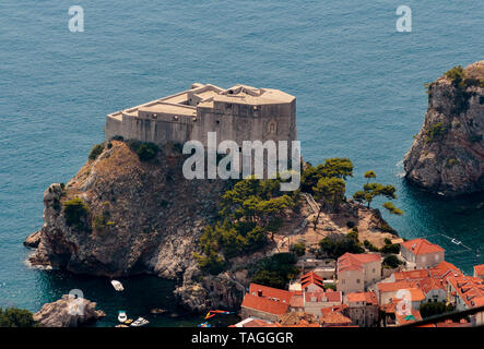 Fort Lovrijenac sur haut de grand rocher au-dessus de la mer Adriatique, Dubrovnik, Croatie Banque D'Images