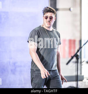 Mumford & Sons - Marcus Mumford's Tongue à la BBC One Show répétition 23/05/19 Banque D'Images