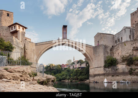 MOSTAR, Bosnie-herzégovine - 15 août 2015 : Vieux pont de Mostar.Le pont est inclus à l'héritage de l'UNESCO Banque D'Images