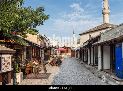 MOSTAR, Bosnie-herzégovine - 15 août 2015 : les rues vides de Mostar tôt le matin Banque D'Images