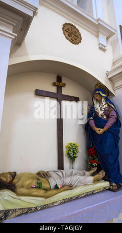 Montepulciano 2019. Madonna avec un coeur transpercé d'un mourir Jésus Christ à ses pieds. Nous sommes à l'intérieur d'une église à Montepulciano. En avril 2019 Montepu Banque D'Images