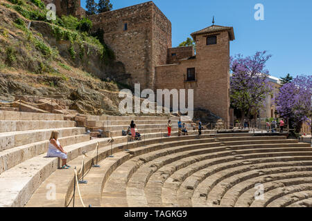 Amphithéâtre romain mis au jour près de l'ancienne forteresse de l'Alcazaba, Malaga, Andalousie, Espagne Banque D'Images