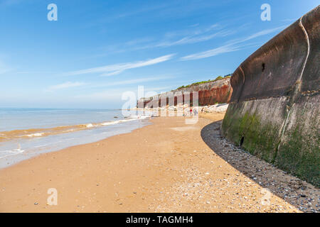 Sea Wall à Norfolk hunstanton cliffs avec en arrière-plan Banque D'Images