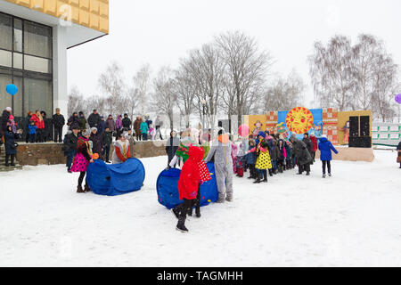 Borisov, Biélorussie - Février 18, 2018 : célébration de l'ancienne maison de païen dans maslenitsa Biélorussie moderne Banque D'Images