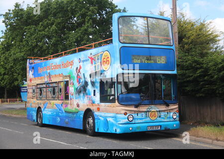 Un OPEN TOP 1954 DE BUS STAGECOACH AU SUD-EST DANS LA CÉLÈBRE STATION BALNÉAIRE DE HASTINGS DANS L'East Sussex, SUR LA CÔTE SUD DE L'UK Banque D'Images