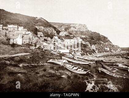 Une vue de la fin du xixe siècle, Runswick Bay aussi le nom d'un village de la municipalité de Scarborough, North Yorkshire, Angleterre. Le village de pêcheurs d'origine a été presque entièrement détruit par un glissement de terrain en 1682. Étonnamment, aucun décès n'a été, que le village a été alerté par deux personnes à un service. Il est devenu une attraction touristique populaire en raison de son pittoresque village perché et sa plage de sable blanc. Banque D'Images