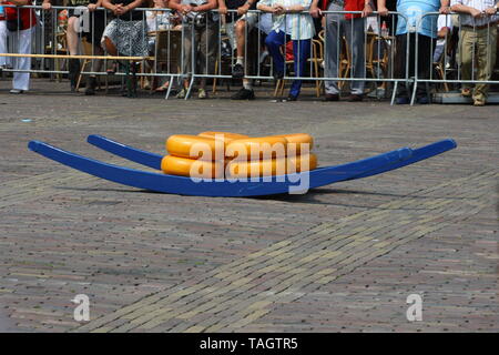 Alkmaar, Pays-Bas 27 Juillet 2012 : l'hebdomadaire du marché du fromage. Banque D'Images