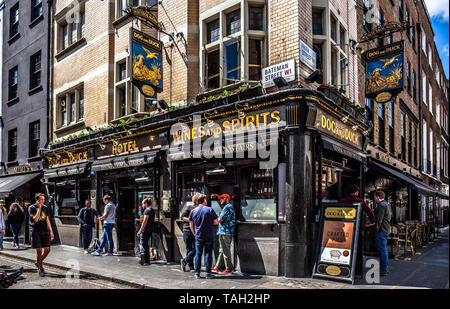 Le chien et le Canard Pub, Soho, Londres, Angleterre, Royaume-Uni. Banque D'Images