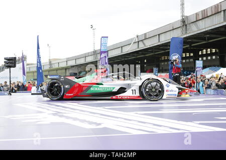 25.05.2019, Berlin, Allemagne. Lucas di Grassi lors de la course. Lucas di Grassi de l'Audi Sport Abt Schaeffler équipe gagne l ePrix de Berlin. Sébastien Buemi à partir de l'équipe Nissan e.dams remporte la deuxième place et Jean-Eric Vergne à partir de l'équipe DS TECHEETAH remporte la troisième place. La formule E sera le 25 mai 2019 pour la cinquième fois à Berlin. La série de course électrique 2018/2018 aura lieu à l'ancien aéroport de Tempelhof. Banque D'Images