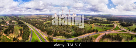 Bayswater centrale électrique de l'électricité dans la région de Hunter Valley Coal basin de Liddell dans une large panorama aérien le long de la route de la Nouvelle Angleterre et s Banque D'Images