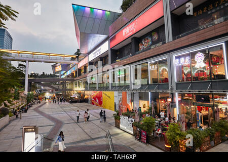 Wongtee Plaza shopping mall allumé au crépuscule. Shenzhen, province de Guangdong, en Chine. Banque D'Images