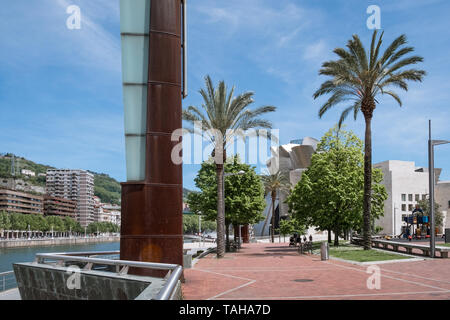 Une section de la marche de la mémoire (Paseo de la Memoria) promenade, près de Musée Guggenheim de Bilbao, Pays Basque, Espagne Banque D'Images