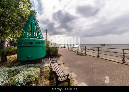 Vieille Bouée Leigh à Leigh on Sea, Essex, UK, Southend avec mauvais temps approchant à marée basse Banque D'Images