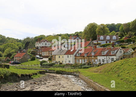 Cottages at Sandsend Beck, off, Banque de Lythe Sandsend, municipalité de Scarborough, North Yorkshire, Angleterre, Grande-Bretagne, Royaume-Uni, UK, Europe Banque D'Images