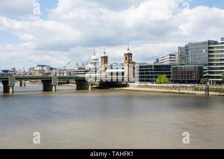 Cannon Street Station et St Paul's Cathedral, Londres, EC4, Royaume-Uni Banque D'Images