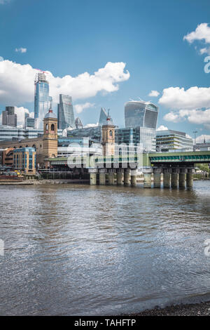 Gare de Cannon Street et station de transfert de déchets de Walbrook Wharf, Upper Thames Street, City of London, EC4, Royaume-Uni Banque D'Images