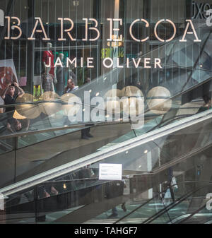 Extérieur de Jamie Oliver's restaurant Barbecoa, nouveau changement, City of London, London, EC4 Banque D'Images