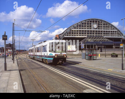 Tramway Metrolink de Manchester et Manchester Central Convention Complex, Windmill Street, Manchester, Greater Manchester, Angleterre, Royaume-Uni Banque D'Images