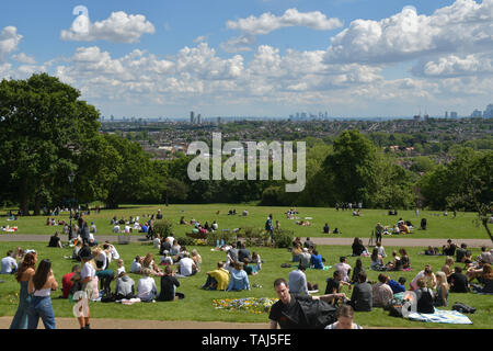 Alexandra Palace, Londres, Royaume-Uni. 25 mai 2019. Météo Londres : profitez de l'été vue fantastique de Lonodn à Alexandra Palace, le 25 mai 2019, Londres, Royaume-Uni. Credit Photo : Alamy/Capital Live News Banque D'Images