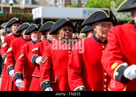 Chelsea Flower Show. L'ouest de Londres, UK 25 mai 2019 - Retraités Chelsea approfondie mars le dernier jour du salon. La Royal Horticultural Society Chelsea Flower Show est un jardin annuel show qui a eu lieu dans le parc du Royal Hospital Chelsea dans l'ouest de Londres depuis 1913. Credit : Dinendra Haria/Alamy Live News Crédit : Dinendra Haria/Alamy Live News Banque D'Images