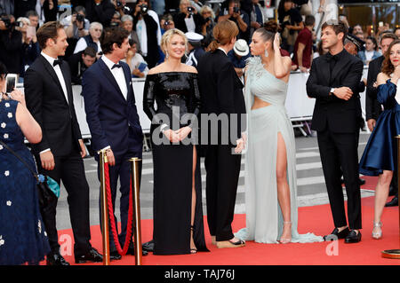 Festival de Cannes, France. 25 mai 2019. Paul Hamy, Niels Schneider, Virginie Efira, Justine Triet, Adèle Exarchopoulos, Gaspard Ulliel et Laure Calamy participant à la "ibyl' premiere pendant le 72e Festival du Film de Cannes au Palais des Festivals le 24 mai 2019 à Cannes, France Crédit : Geisler-Fotopress GmbH/Alamy Live News Banque D'Images