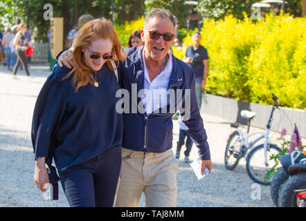 ***No WEB*** Rome, le célèbre chanteur américain Bruce Springsteen photographiés au cours de la 'Piazza di Siena' horse show dans lequel sa fille Jessica est partie. Dans les photos Bruce apparaît en compagnie de sa femme Patti et sa fille, à son arrivée et pendant qu'ils sont amusants à la table. Banque D'Images