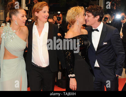 Cannes, France. 24 mai, 2019. Justine Triet (l-r), Adèle Exarchopoulos, Virginie Efira et Niels Schneider assister à la projection de "ibyl» au cours de la 72e assemblée annuelle du Festival du Film de Cannes au Palais des Festivals. Utilisation dans le monde entier | Credit : dpa/Alamy Live News Banque D'Images