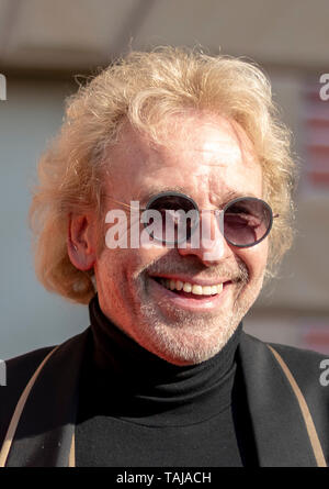 Rust, Allemagne. 24 mai, 2019. Modérateur Thomas Gottschalk est debout dans l'Europa-Park. Il y a quelques semaines Gottschalk avait annoncé sa séparation d'avec sa femme Thea. Crédit : Patrick Seeger/dpa/Alamy Live News Banque D'Images