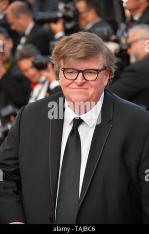 Cannes, France. 25 mai, 2019. CANNES, FRANCE. 25 mai 2019 : Michael Moore lors du gala de clôture le première de la 72e Festival de Cannes. Photo Credit : Paul Smith/Alamy Live News Banque D'Images