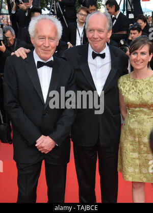 Cannes, France. 25 mai, 2019. CANNES, FRANCE. 25 mai 2019 : Luc Dardenne et Jean-Pierre Dardenne lors du gala de clôture le première de la 72e Festival de Cannes. Photo Credit : Paul Smith/Alamy Live News Banque D'Images