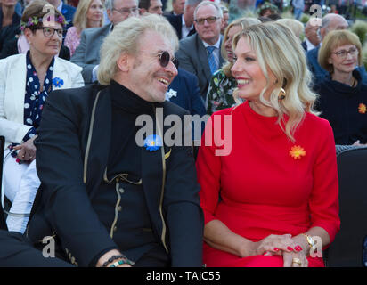 Rust, Allemagne. 24 mai, 2019. Rust, Allemagne - le 24 mai 2019 : Nouvel hôtel Kronasar ouvre à Europa-Park avec animatrice Thomas Gottschalk et ami Karina Mross | Conditions de crédit dans le monde entier : dpa/Alamy Live News Banque D'Images
