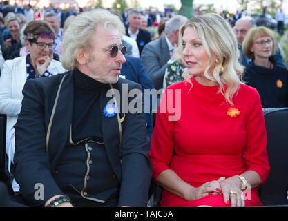 Rust, Allemagne. 24 mai, 2019. Rust, Allemagne - le 24 mai 2019 : Nouvel hôtel Kronasar ouvre à Europa-Park avec animatrice Thomas Gottschalk et ami Karina Mross | Conditions de crédit dans le monde entier : dpa/Alamy Live News Banque D'Images