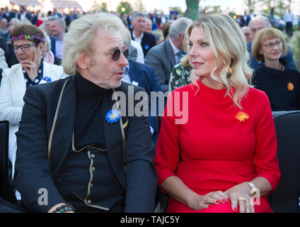 Rust, Allemagne. 24 mai, 2019. Rust, Allemagne - le 24 mai 2019 : Nouvel hôtel Kronasar ouvre à Europa-Park avec animatrice Thomas Gottschalk et ami Karina Mross | Conditions de crédit dans le monde entier : dpa/Alamy Live News Banque D'Images