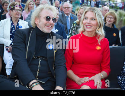 Rust, Allemagne. 24 mai, 2019. Rust, Allemagne - le 24 mai 2019 : Nouvel hôtel Kronasar ouvre à Europa-Park avec animatrice Thomas Gottschalk et ami Karina Mross | Conditions de crédit dans le monde entier : dpa/Alamy Live News Banque D'Images