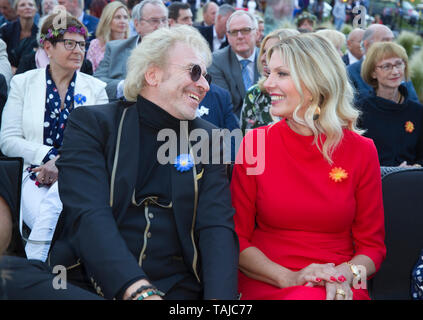 Rust, Allemagne. 24 mai, 2019. Rust, Allemagne - le 24 mai 2019 : Nouvel hôtel Kronasar ouvre à Europa-Park avec animatrice Thomas Gottschalk et ami Karina Mross | Conditions de crédit dans le monde entier : dpa/Alamy Live News Banque D'Images